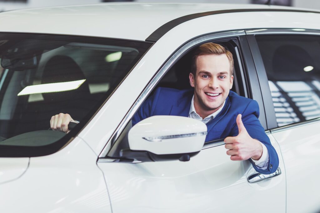 How to foster effective communication and teamwork in a car dealership