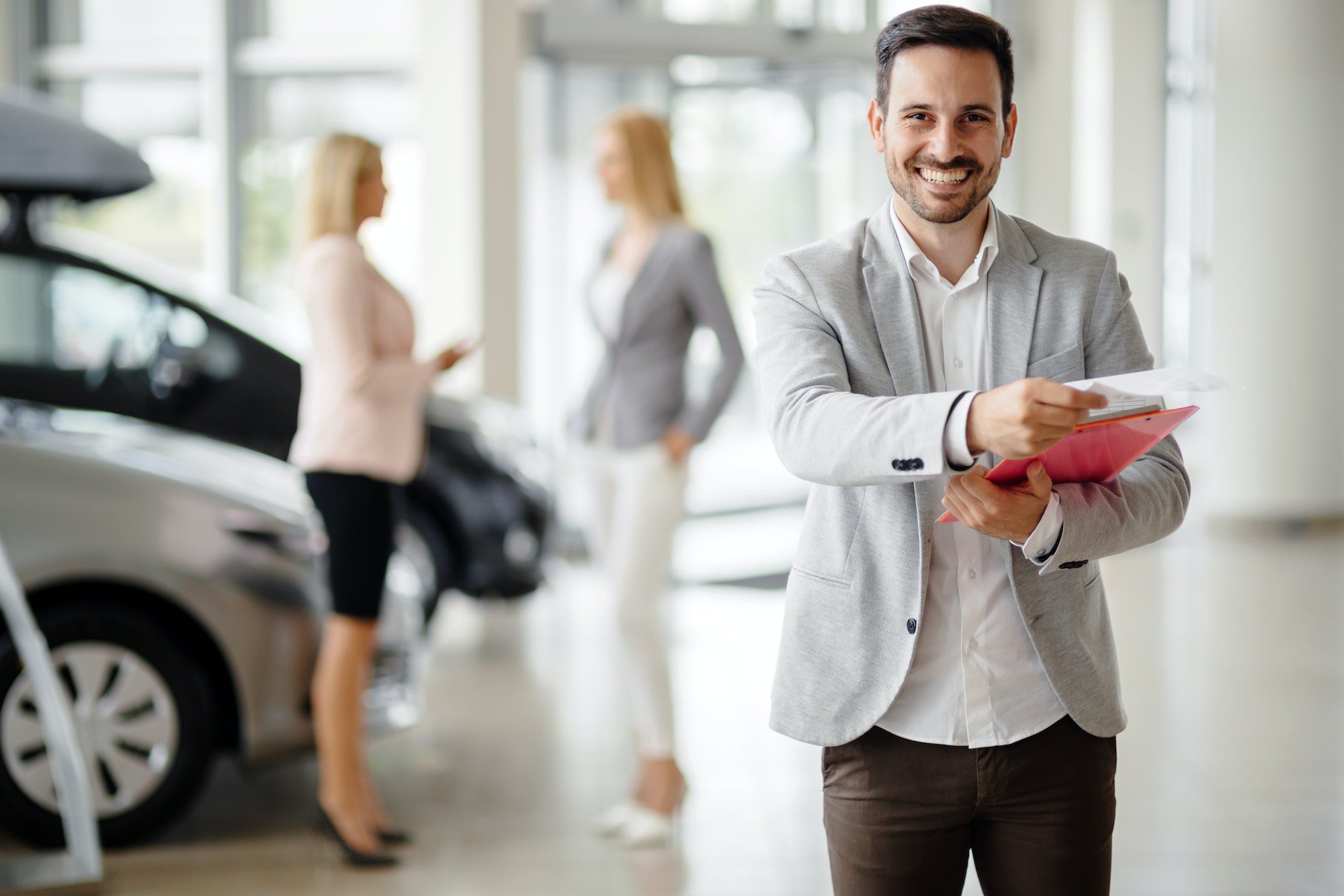 The link between strong leadership and customer satisfaction in the car dealership industry